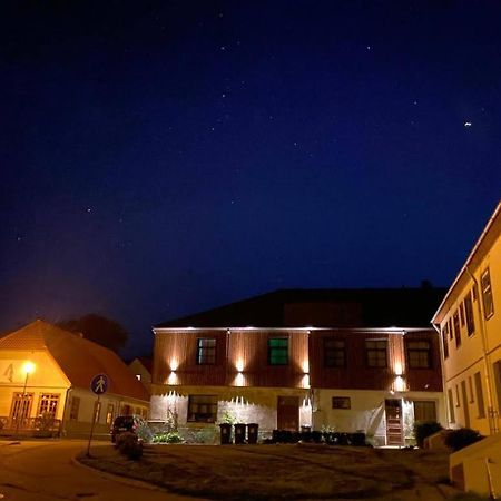 Metras Maja Hotel Aizpute Екстериор снимка