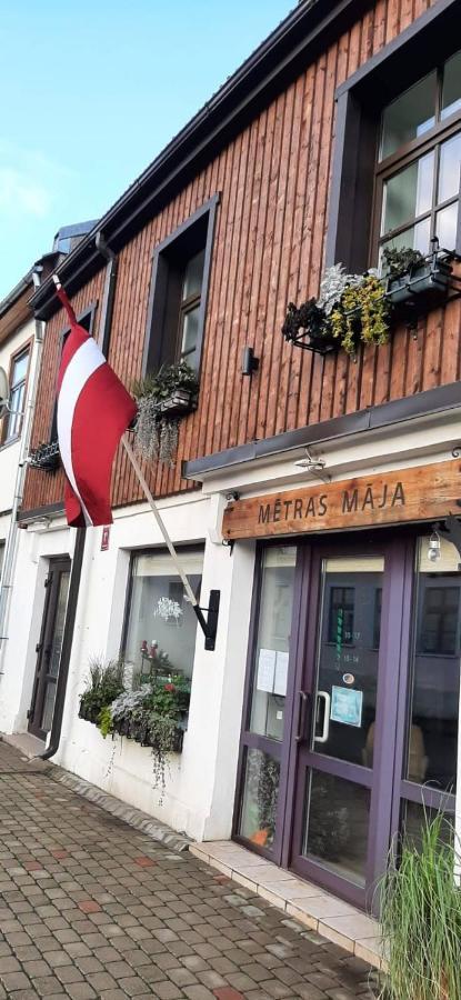Metras Maja Hotel Aizpute Екстериор снимка